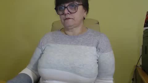 Snapshot of carolinedream_ chatting on October 15, 6:27 am CarolineDream online show from October 15, 6:27 am