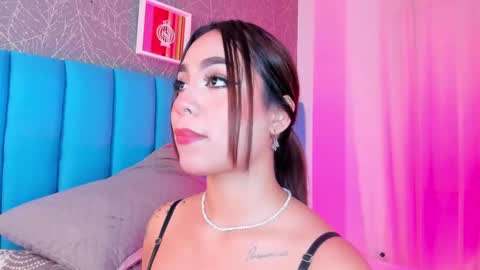 Snapshot of carolineegarcia chatting on February 28, 6:43 am CarolineeGarcia online show from February 28, 6:43 am