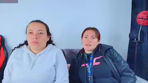Snapshot of carolinhe_ chatting on October 13, 11:24 am Carolinhe online show from October 13, 11:24 am
