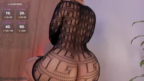 carolinna_ online show from April 11, 12:50 am