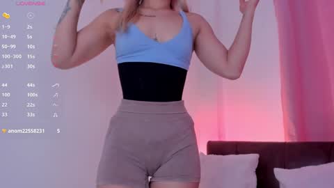 Snapshot of carolinna_ chatting on January 9, 3:23 pm carolinna_ online show from January 9, 3:23 pm
