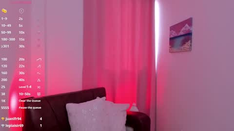 Snapshot of carolinna_ chatting on December 29, 4:08 pm carolinna_ online show from December 29, 4:08 pm