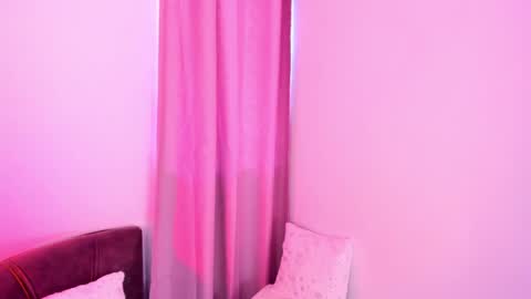 Snapshot of carolinna_ chatting on December 8, 4:50 pm carolinna_ online show from December 8, 4:50 pm