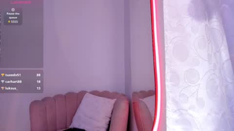 Snapshot of carolinna_ chatting on September 29, 1:27 pm carolinna_ online show from September 29, 1:27 pm