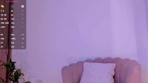 Snapshot of carolinna_ chatting on September 30, 1:28 pm carolinna_ online show from September 30, 1:28 pm
