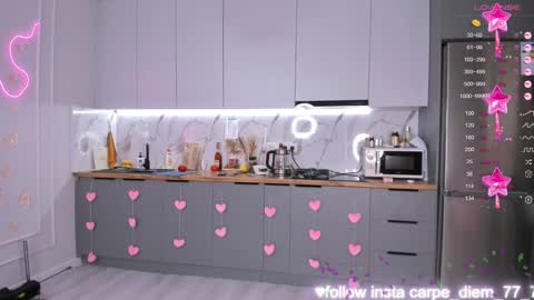 Snapshot of carpe_diemmm chatting on December 9, 2:34 am Yummi online show from December 9, 2:34 am