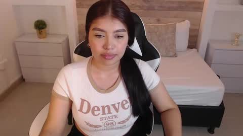 Snapshot of carriepink_ chatting on September 23, 2:15 pm carriepink_ online show from September 23, 2:15 pm