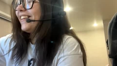 Emilia online show from December 1, 3:54 am