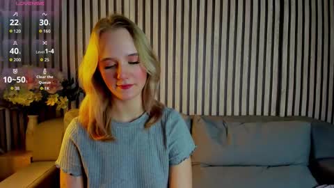 Snapshot of casey_sweeet chatting on October 19, 4:09 pm Casey sweeet online show from October 19, 4:09 pm