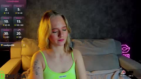 Snapshot of casey_sweeet chatting on October 9, 4:49 am Casey sweeet online show from October 9, 4:49 am