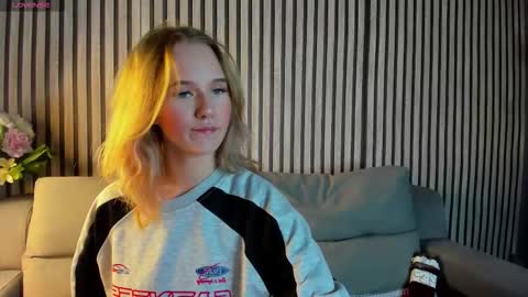 Snapshot of casey_sweeet chatting on September 29, 8:08 am Casey sweeet online show from September 29, 8:08 am