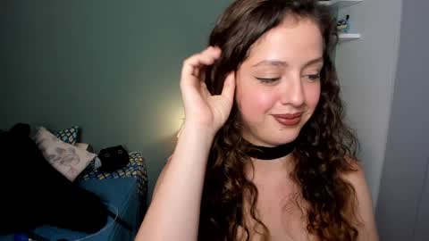Snapshot of cassandra_caiin chatting on December 13, 9:20 pm Cassie online show from December 13, 9:20 pm