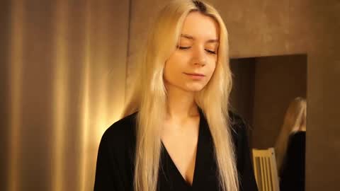 Cassie online show from March 8, 3:00 pm