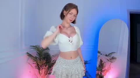 Hello my name is Cassie and my friend Nilo is also here online show from June 12, 6:54 am