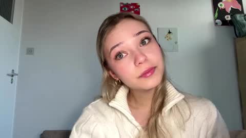 Olivia online show from March 2, 7:15 am