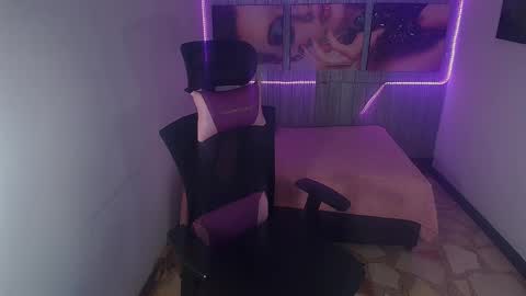 Snapshot of catalehia_milk chatting on December 18, 8:57 pm C A T A L E H I A online show from December 18, 8:57 pm