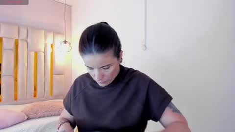 Snapshot of cataleya_sambrano chatting on October 14, 10:51 am Cataleya online show from October 14, 10:51 am