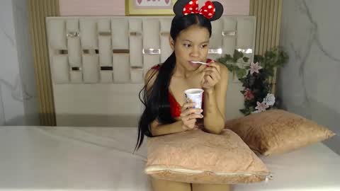 Catalina  online show from October 19, 3:25 pm