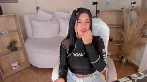 Catalina online show from January 18, 1:51 pm