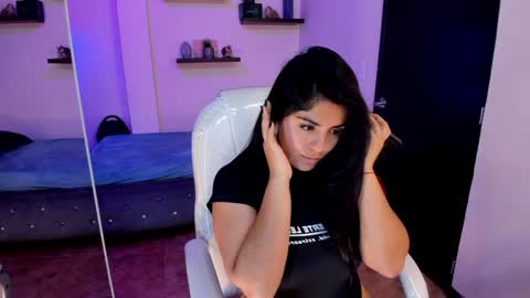 Catalina online show from December 15, 8:25 pm