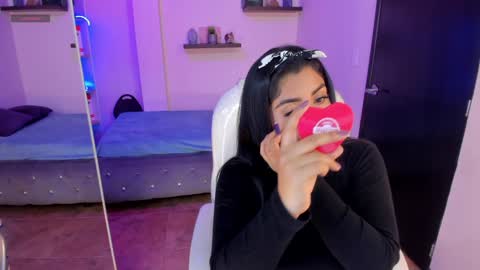 Catalina online show from December 17, 9:16 pm