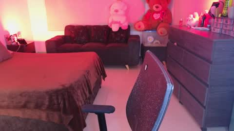 Catalina online show from April 20, 3:53 am