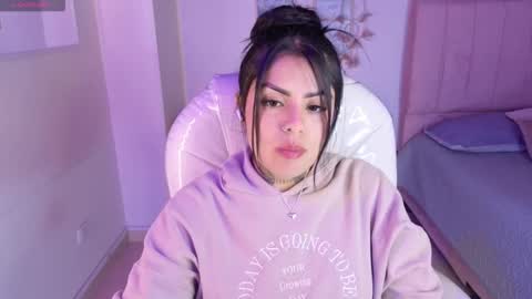 Catalina online show from November 23, 10:00 pm