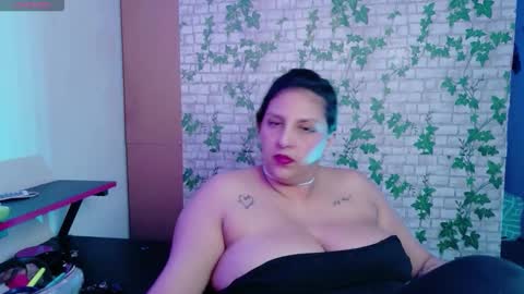  Mia   online show from October 16, 7:11 am