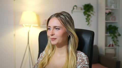 Snapshot of catecrago_ chatting on September 23, 8:23 am catecrago online show from September 23, 8:23 am
