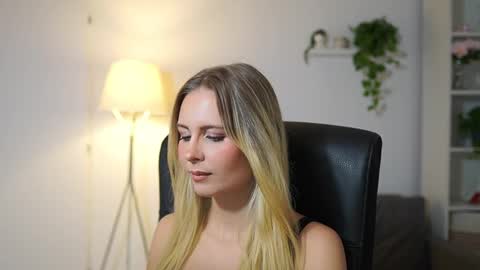Snapshot of catecrago_ chatting on September 29, 1:05 pm catecrago online show from September 29, 1:05 pm