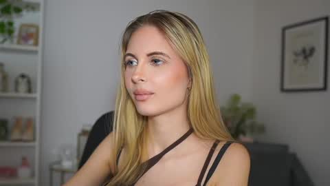 Snapshot of catecrago_ chatting on March 5, 2:34 pm catecrago online show from March 5, 2:34 pm