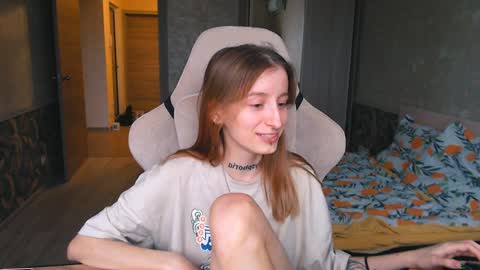 Snapshot of cath_dysphoria_ chatting on December 7, 6:43 am CATH online show from December 7, 6:43 am