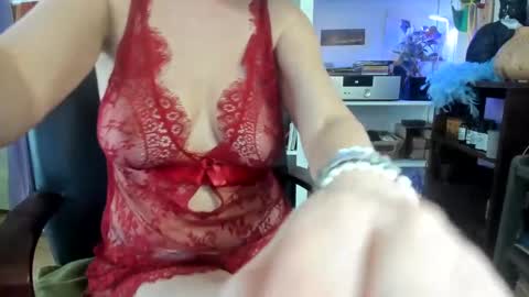 Snapshot of catnips_cabaret chatting on February 6, 9:28 pm some call me djcatnips some call me CC but i love it when you call me miss catnips online show from February 6, 9:28 pm
