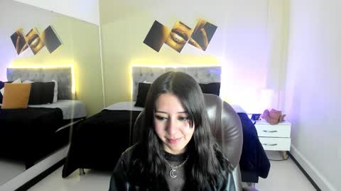 catti_brie_ online show from November 26, 12:06 pm