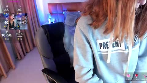 catti_brie_ online show from November 9, 11:17 am