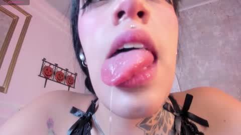 Snapshot of cattleya_jensen chatting on October 8, 2:10 pm Cattleya online show from October 8, 2:10 pm