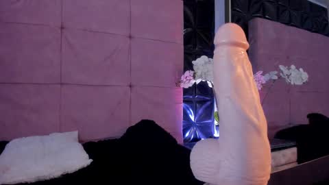 Snapshot of cattleya_jensen chatting on March 6, 2:51 pm Cattleya online show from March 6, 2:51 pm