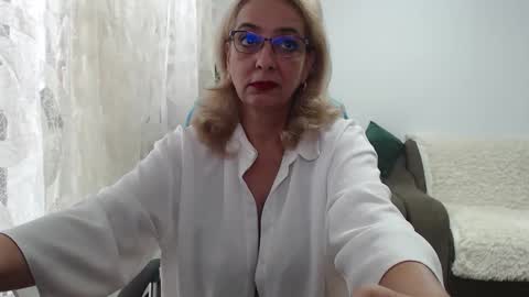 Snapshot of cecylya4u chatting on October 3, 11:26 am cecylya4u online show from October 3, 11:26 am