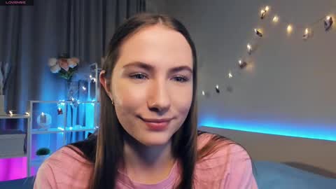 Josie Manesi online show from March 5, 8:01 pm