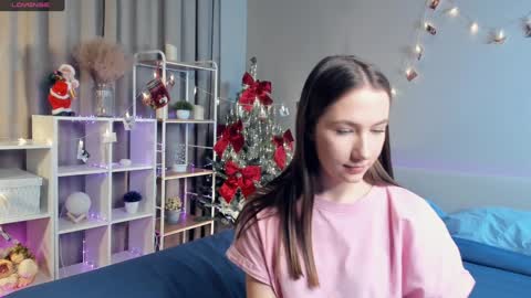 Josie Manesi online show from January 16, 7:10 pm