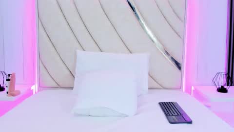 celestebellmont online show from November 26, 2:18 pm