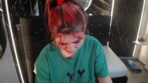 Snapshot of cerecita_02 chatting on October 2, 3:17 pm Cerecita online show from October 2, 3:17 pm