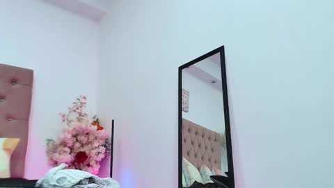 Snapshot of chalotte_grey chatting on February 23, 9:00 pm Charlotte Grey online show from February 23, 9:00 pm