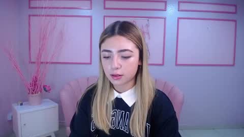 channel_blonde_a online show from December 13, 4:49 pm