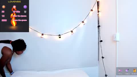 Snapshot of channel_brunette chatting on December 29, 12:12 pm Chanel online show from December 29, 12:12 pm