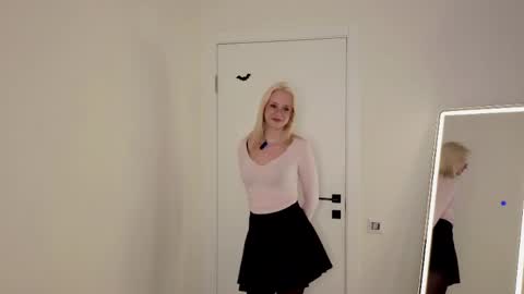 Tessa online show from May 30, 8:12 am