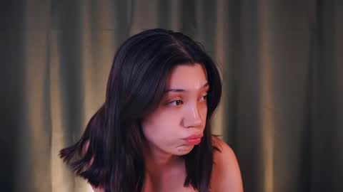 Yumi online show from April 16, 9:39 pm