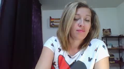 Snapshot of charlot_ponze chatting on January 24, 5:21 am charlott online show from January 24, 5:21 am
