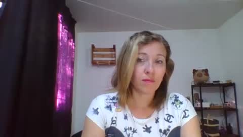 Snapshot of charlot_ponze chatting on January 9, 10:41 pm charlott online show from January 9, 10:41 pm