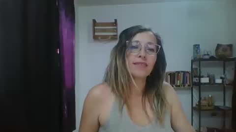 Snapshot of charlot_ponze chatting on October 14, 6:43 pm charlott online show from October 14, 6:43 pm